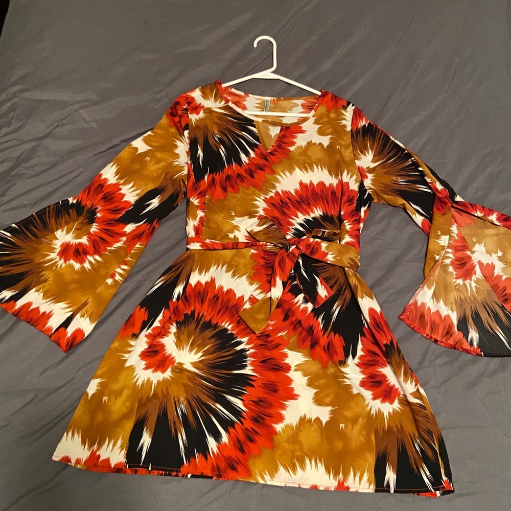Multi colored dress with open sleeves